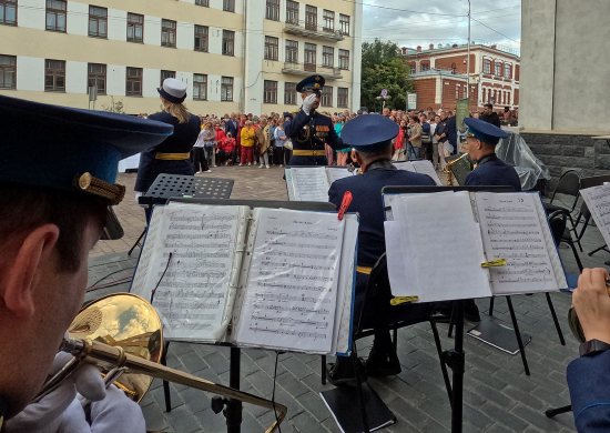 Военные оркестры ЦВО провели итоговый концерт «Летних вечеров духовой музыки» для жителей и гостей Самары