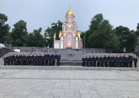 Воспитанники детского морского центра «Каравелла» из Новосибирска побывали на кораблях Тихоокеанского флота