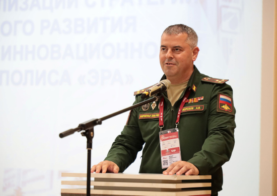 Выпускники технополиса «ЭРА» встретились во время форума «Армия-2023»