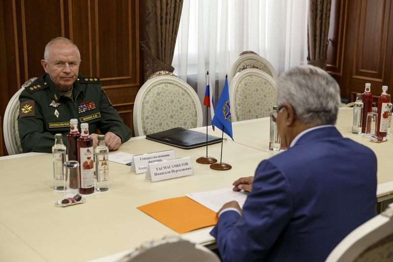 Замминистра обороны РФ обсудил с генсеком ОДКБ вопросы сотрудничества