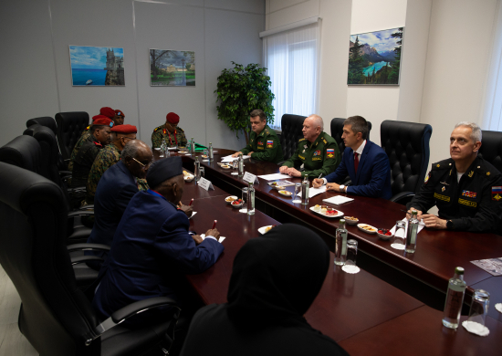Замминистра обороны России Александр Фомин провел переговоры с начальником Генштаба Вооруженных сил Джибути