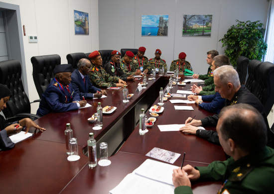 Замминистра обороны России Александр Фомин провел переговоры с начальником Генштаба Вооруженных сил Джибути