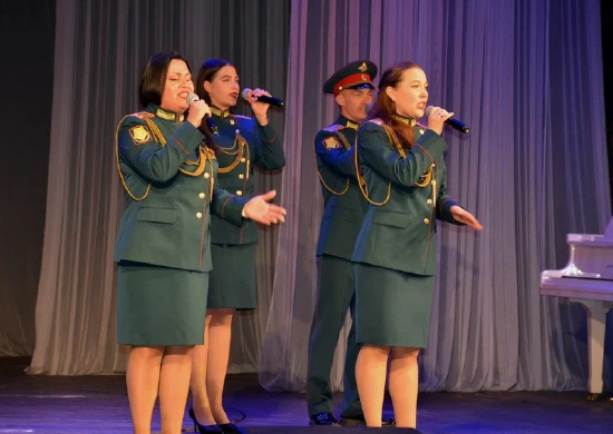 Артисты ансамбля песни и пляски ВВО из Забайкалья приняли участие в «Днях армейской культуры» в Тыве