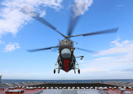 Экипажи корабельных вертолетов морской авиации Балтийского флота выполнили посадки на палубу авианосного корабля