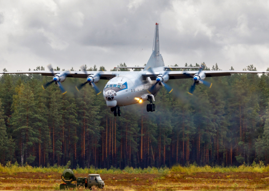 Экипажи самолетов Ан-12 и Ан-26 противозенитный манёвр «Градиент»