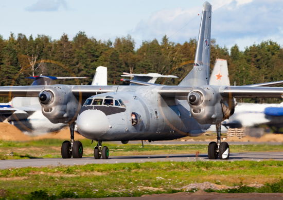 Экипажи транспортной авиации Ленинградского объединения  ВВС и ПВО отработали плановые полеты в пункте дислокации