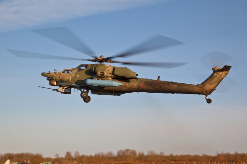 Экипажи ударных вертолетов Ми-28Н уничтожили бронетехнику условного противника на полигоне в Ленинградской области