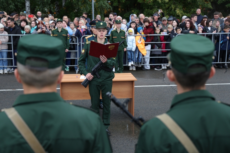 Курсанты Казанского танкового училища приняли Военную присягу