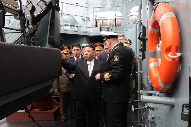 Лидеру КНДР Ким Чен Ыну продемонстрировали новое вооружение фрегата «Маршал Шапошников» во Владивостоке