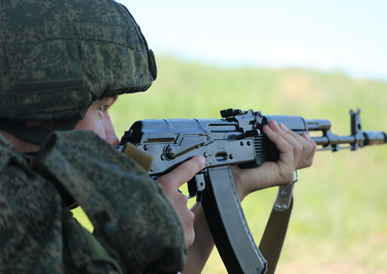 Мотострелки ЦВО выполнили упражнения контрольных стрельб  из вооружения БМП-2 в Оренбургской области