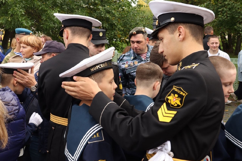 На Якорной площади Кронштадта состоялась церемония посвящения в кадеты воспитанников Кронштадтского Морского Военного Кадетского Корпуса