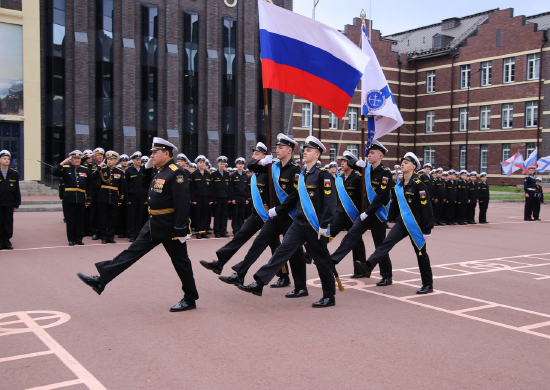 Начальник штаба Балтийского флота вице-адмирал Сергей Липилин поздравил калининградских нахимовцев с Днём знаний