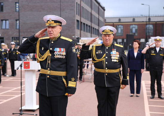 Начальник штаба Балтийского флота вице-адмирал Сергей Липилин поздравил калининградских нахимовцев с Днём знаний