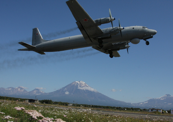 Пара Ил-38 морской авиации Тихоокеанского флота провела тренировку по постановке минных заграждений в Тихом океане