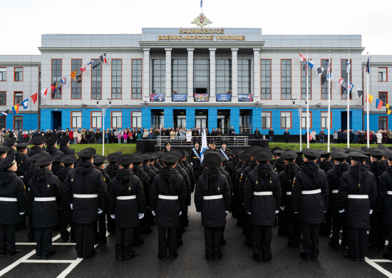 Первокурсников Мурманского Нахимовского военно-морского училища посвятили в нахимовцы