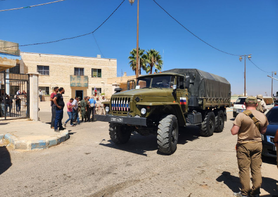 Российские военнослужащие доставили продовольственные наборы жителям города Бусра в сирийской провинции Деръа