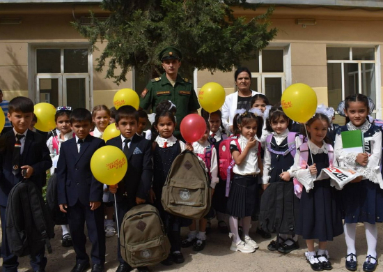 Российские военнослужащие поздравили школьников Таджикистана  с началом нового учебного года