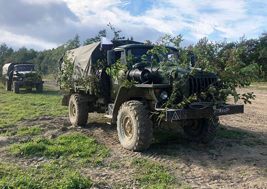 В Приморском крае военнослужащие ВВО совершенствуют навыки вождения автомобильной техники в сложных условиях местности