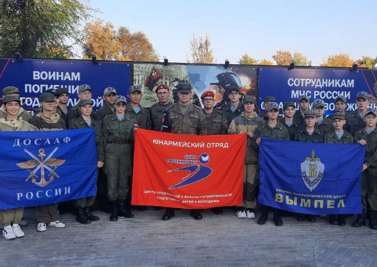 В Самаре военнослужащие военной полиции ЦВО провели для юнармейцев урок мужества