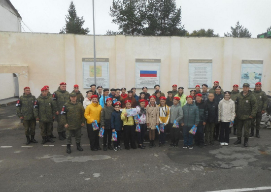 Военная полиция ЦВО провела акцию «День открытых дверей»  для школьников Свердловской области