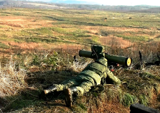Военнослужащие армейского корпуса ВВО на Сахалине осваивают ведение огня из противотанковых ракетных комплексов (ПТУР) «Фагот»