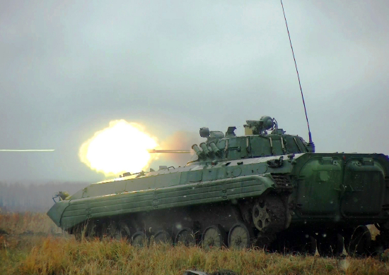 Военнослужащие мотострелкового соединения ВВО в Бурятии выполнили боевые стрельбы из штатного вооружения БМП-2