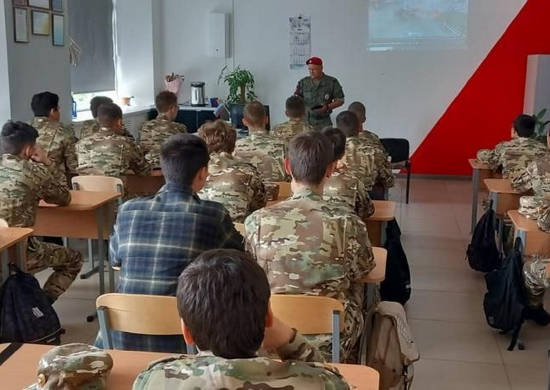 Военнослужащие военной полиции ЦВО провели урок мужества для кадет Башкирии