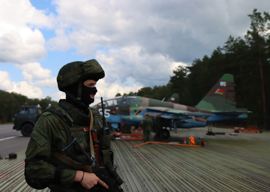Военные летчики отработали посадку на автомагистраль в рамках специального учения ОДКБ «Эшелон-2023»