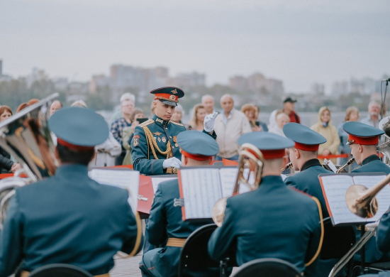Военные оркестры Сибири приняли участие во всероссийском фестивале-конкурсе духовых инструментальных исполнителей в Иркутске