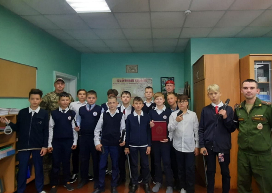 Военный полицейские ЦВО провели патриотическое мероприятие  для гимназистов Барнаула