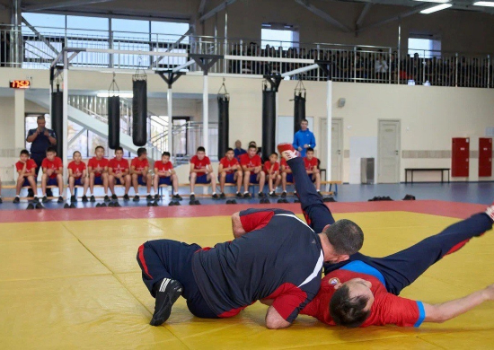 Армейские спортсмены провели мастер-класс для воспитанников Кызылского ПКУ