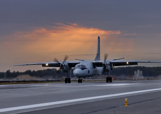 Экипажи транспортной авиации выполнили учебно-тренировочные полеты в Ленинградской области