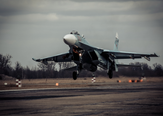 Истребители Су-27 Балтийского флота провели полеты в сложных погодных условиях