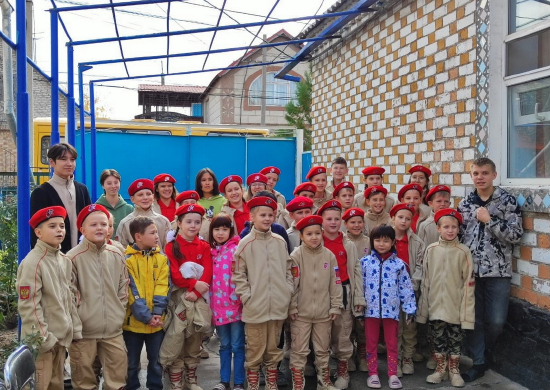 Юнармейцы школы Минобороны России совместно с военнослужащими навестили воспитанников социального учреждения в Киргизской Республике