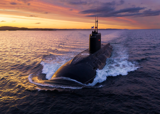 Командующий Северным флотом поздравил старейшее соединение подводных лодок с 90-летием