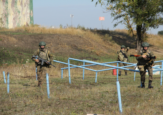 Мотострелки ЦВО уничтожили условного противника в Самарской области