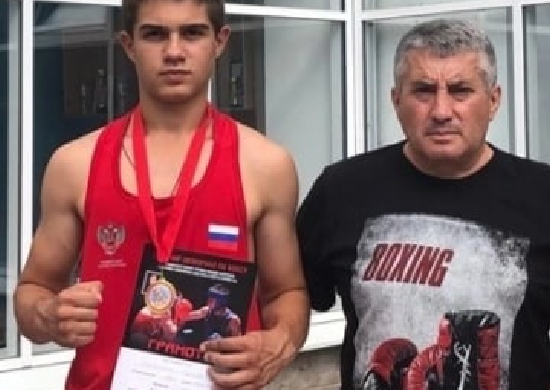 Новошахтинский юнармеец Руслан Петренко стал призёром VII Открытого турнира-мемориале по боксу