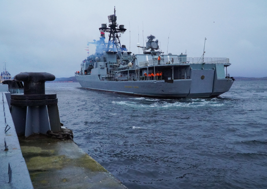 Отряд кораблей Северного флота завершил выполнение задач дальнего похода в Арктике и вернулся в базу