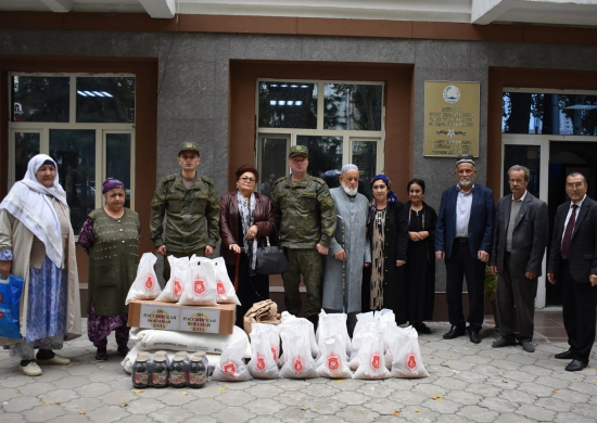 Российские военнослужащие оказали гуманитарную помощь ветеранам войны и труда в Таджикистане