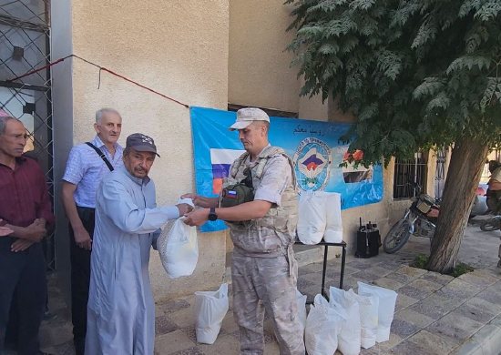 Российские военнослужащие провели гуманитарную акцию в населенном пункте Насрия в сирийской провинции Риф-Дамаск