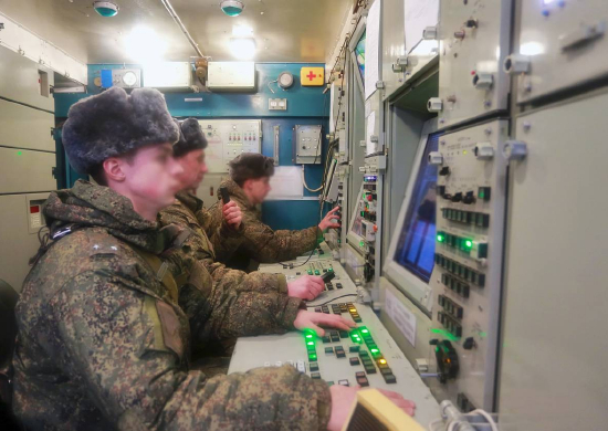 Связисты Ленинградского объединения ВВС и ПВО учились применять средства автоматизированных систем управления