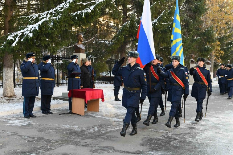 Торжественная церемония выпуска офицеров состоялась в филиале ВУНЦ ВВС «Военно-воздушная академия» в Челябинске
