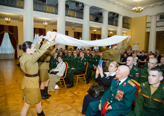 Творческие коллективы из Тулы выступили с концертом в поддержку российской армии