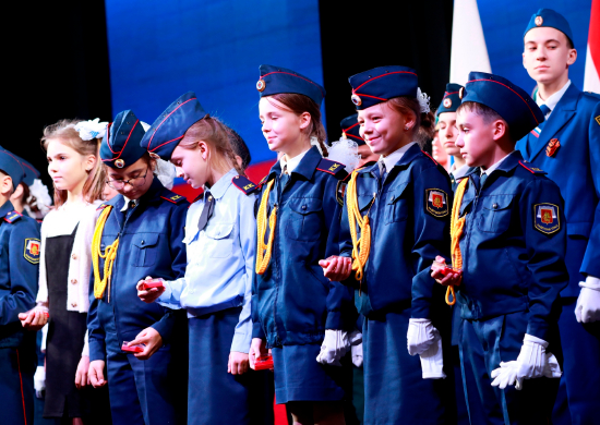 В Хабаровске состоялась торжественная церемония вступления 180 школьников в ряды Юнармии