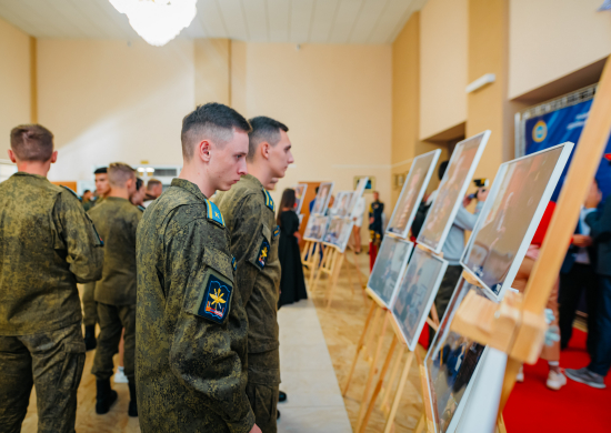 В Краснознаменском Доме офицеров открылась выставка портретов ветеранов Великой Отечественной войны
