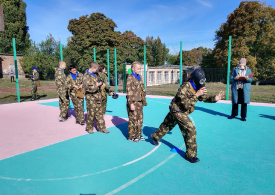 В Новошахтинске состоялась военно-спортивная игра «Зарница» среди юнармейских команд школ города