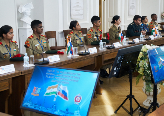В Санкт-Петербургское Суворовское военное училище с ответным визитом прибыла делегация воспитанников из Индии