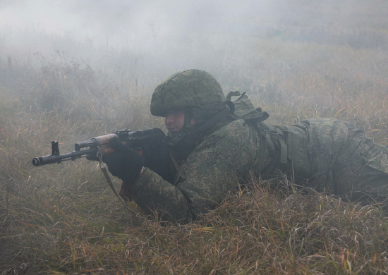 Военнослужащие ЦВО отразили атаку условного противника на воинскую часть в Кемеровской области в ходе тренировки по антитеррору