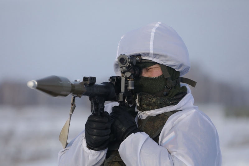 Военнослужащие мотострелкового соединения ЦВО уничтожили схрон с боеприпасами условного противника в ходе тренировки в Кузбассе