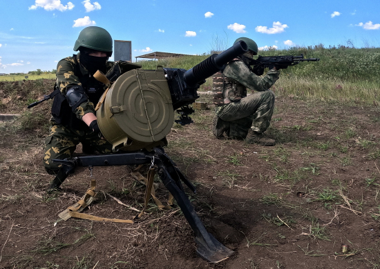 Военнослужащие мотострелкового соединения ЦВО выполнили боевые стрельбы в Оренбургской области